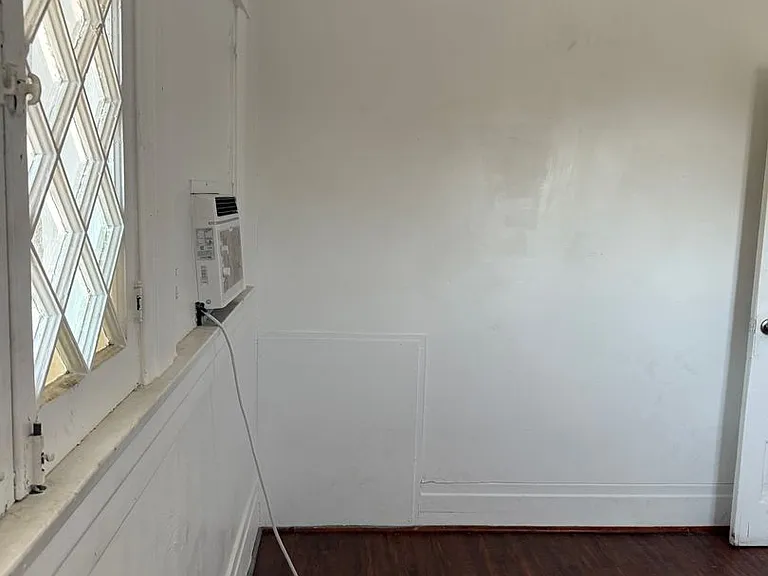 649 W 8th St #B — Photo 10