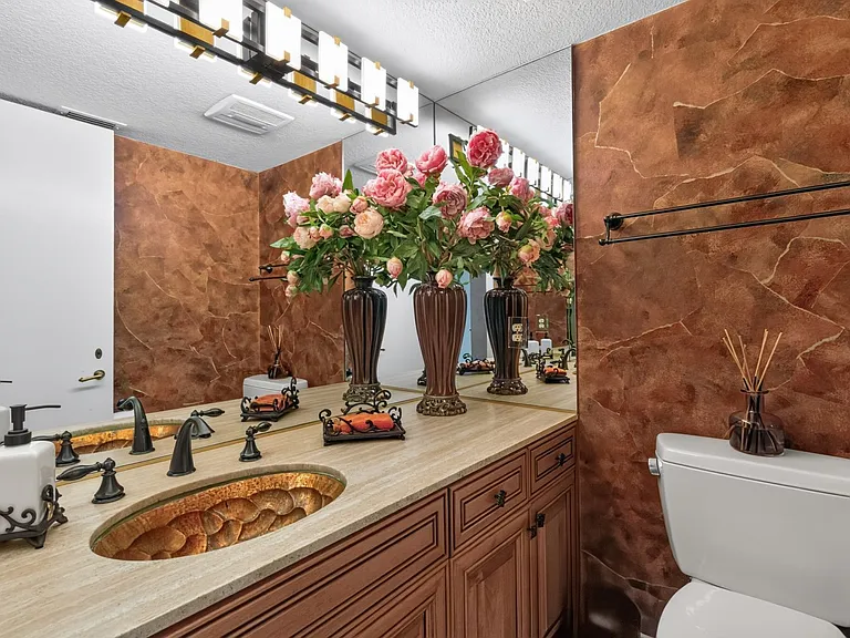 216 W Kavenish Dr — Photo 27