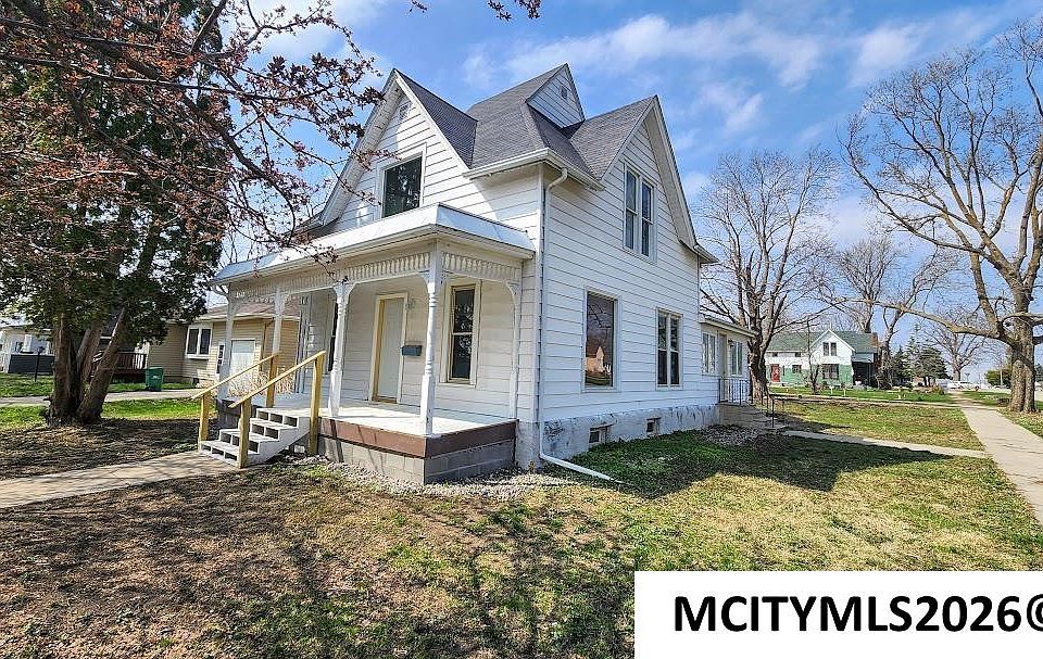 1st image of 121 Walnut St