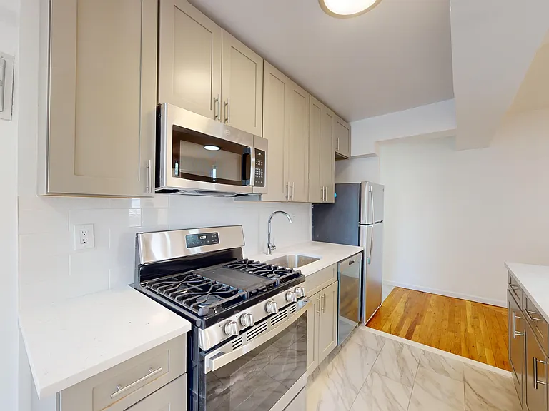 301 E 38th St #17E — Photo 6