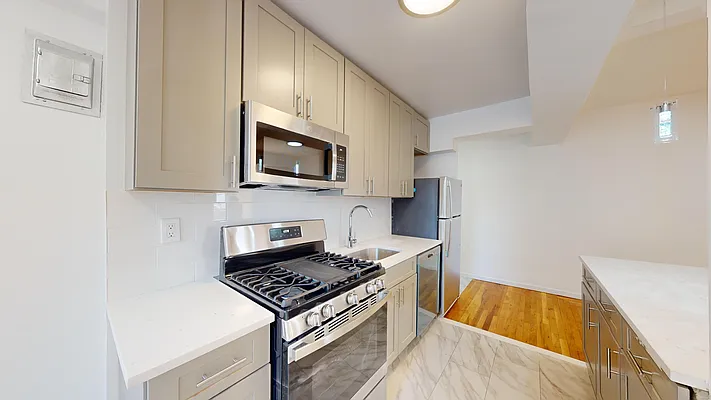 Rented by Bond New York | media 28