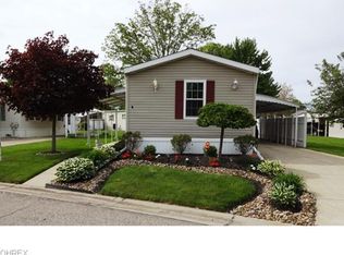 7 Carousel Ln #7, Olmsted Falls, OH 44138