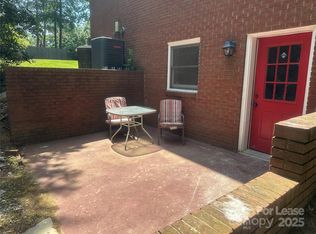 1122 Autumnwood Ln, Charlotte, NC 28213