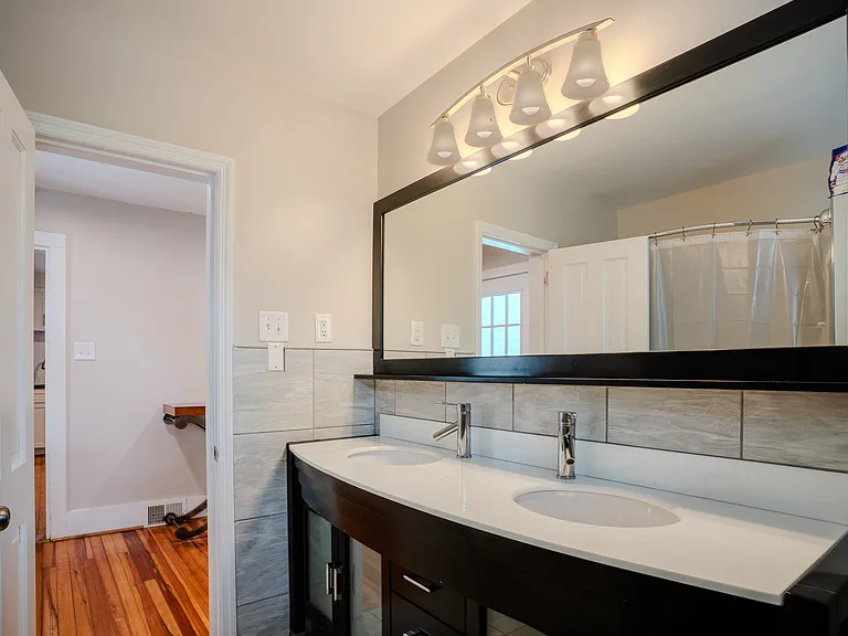 309 Court Ave — Photo 13