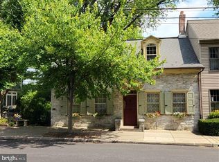 207 E Main St, Lititz, PA 17543