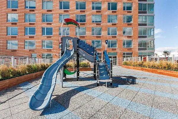 Rented by The Marketing Directors (Arias) | media 8