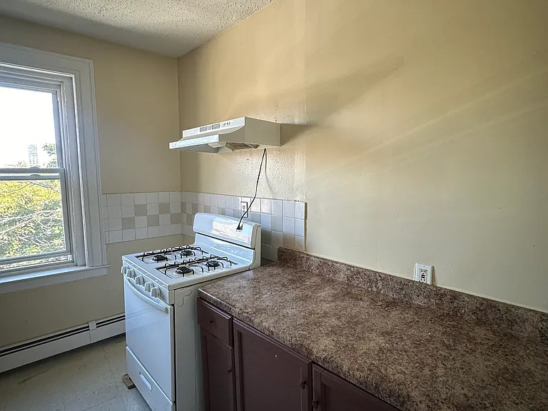 701 Howard Ave #4-3 — Photo 3