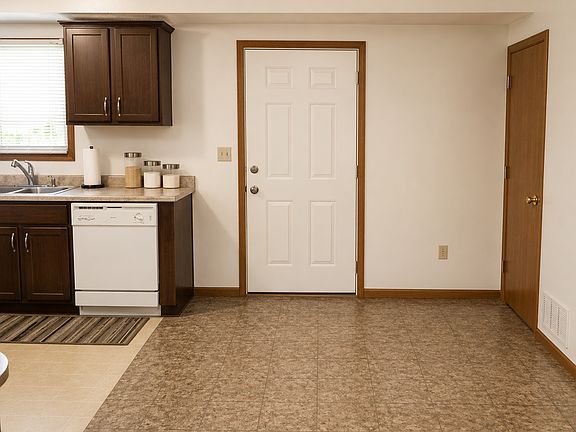 5th image of 3104 Ross Ct