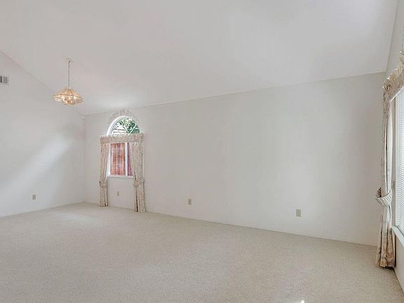 3rd image of 362 Stonewood Dr