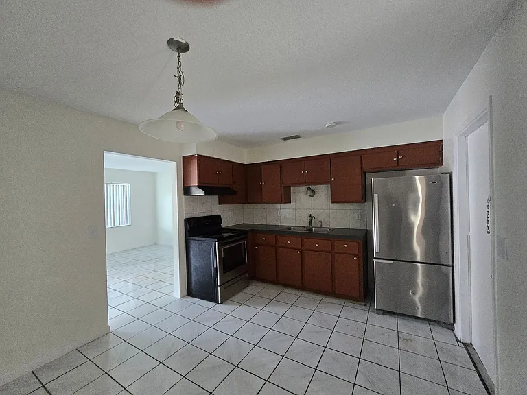 706 N Maryland Ave — Photo 10