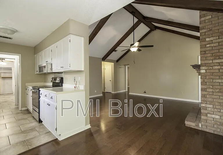 776 Whitney Dr — Photo 7
