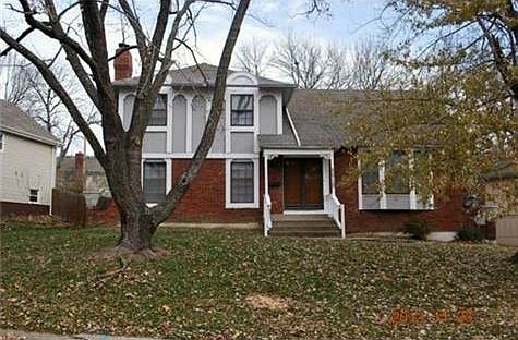 2nd image of 9815 Woodland Ln