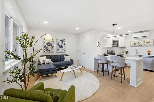 1309 Hudson Ave #D3 Photo 1