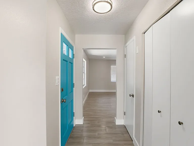 3817 Bainbridge Ave — Photo 12
