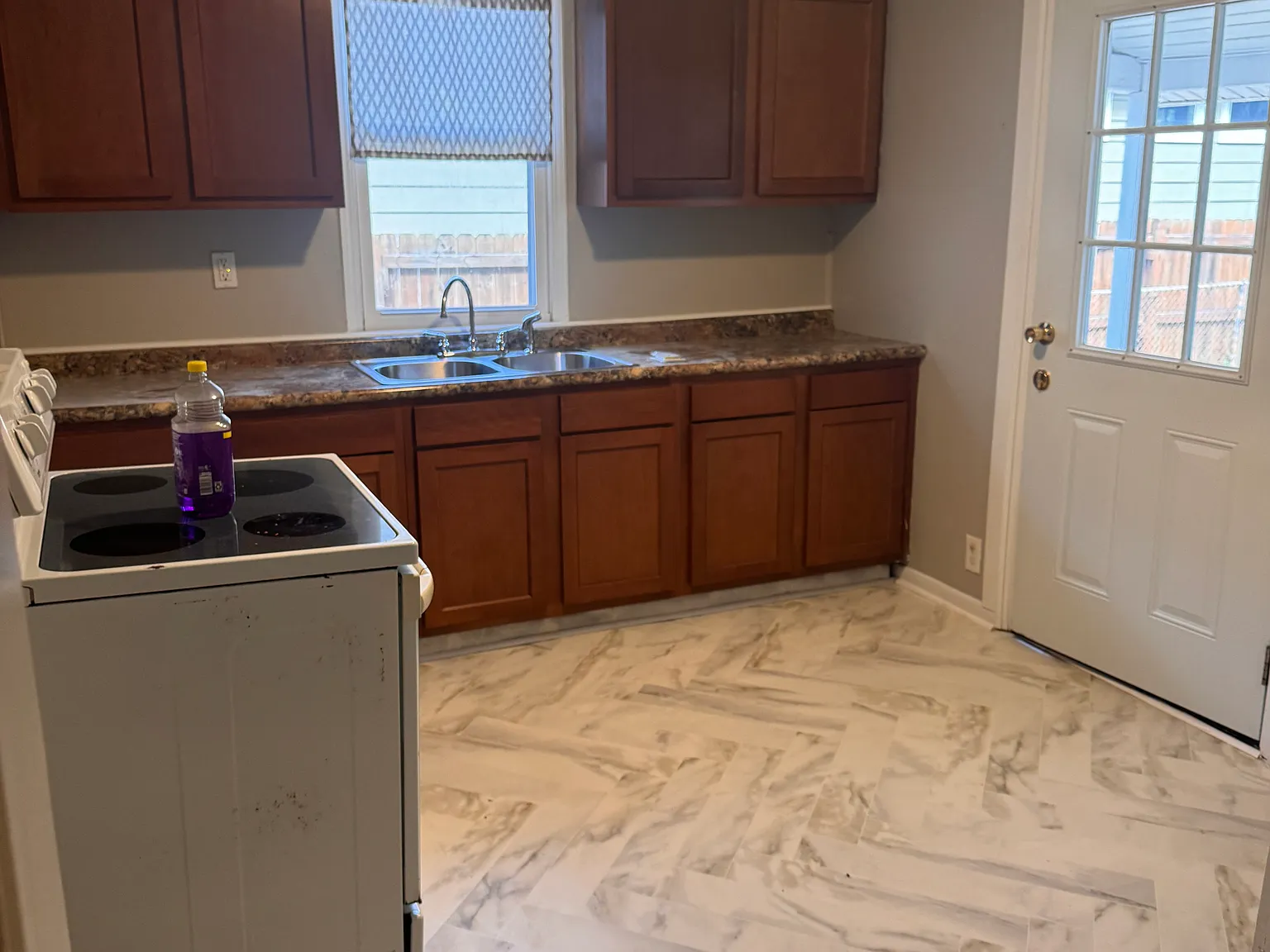 3 bed, 950 sqft, $1,800 — Photo 3