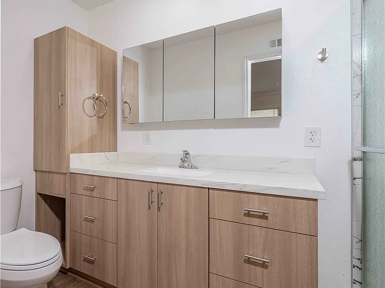 10419 Hayford St #J — Photo 13