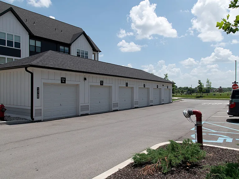 Lavina Private Garages