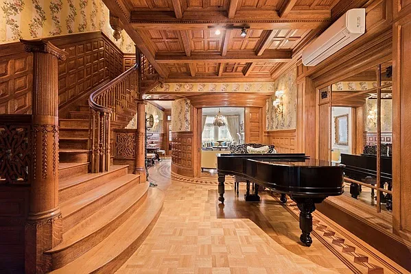 Rented by Nooklyn NYC LLC | media 57