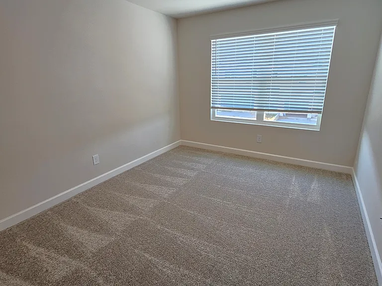 1522 Yellowwood Ct — Photo 6