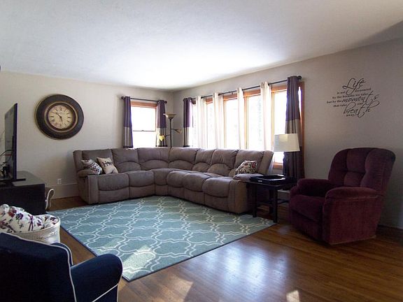 2nd image of 907 E 9th Ave
