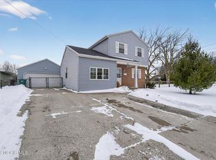 35 Santus Dr, Rossford, OH 43460