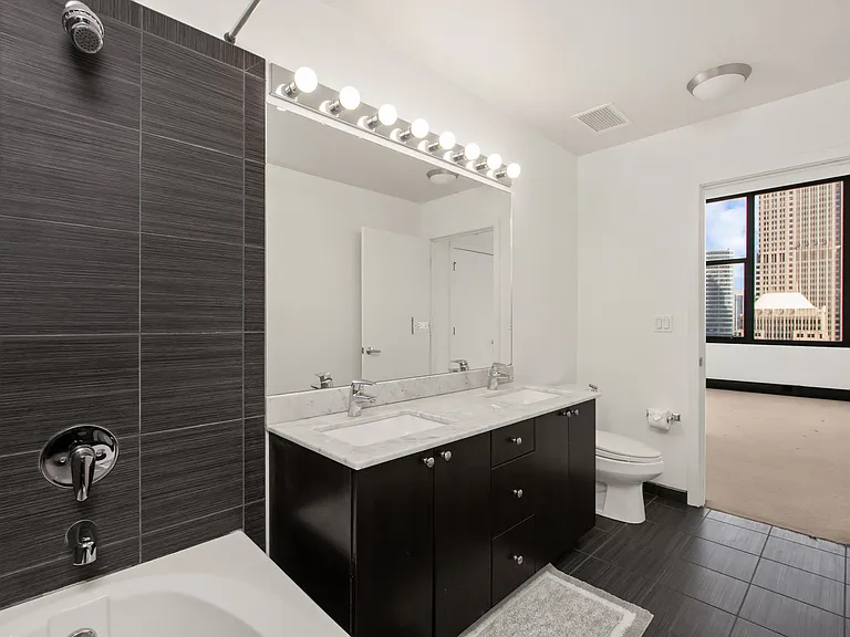 235 W Van Buren St #4616 — Photo 11