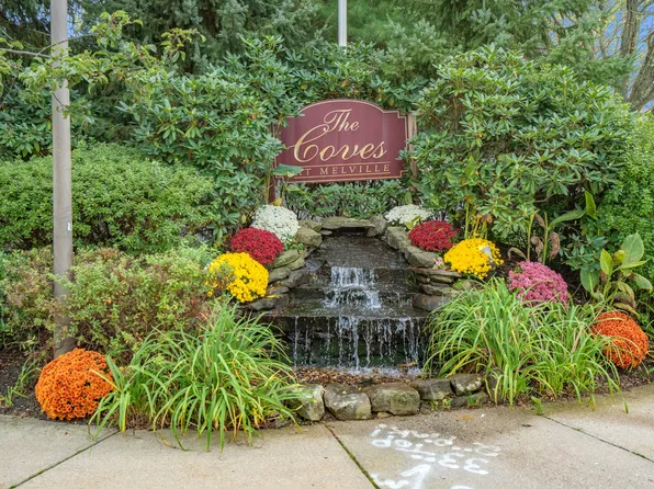 95 Morley Cir, Melville, NY 11747