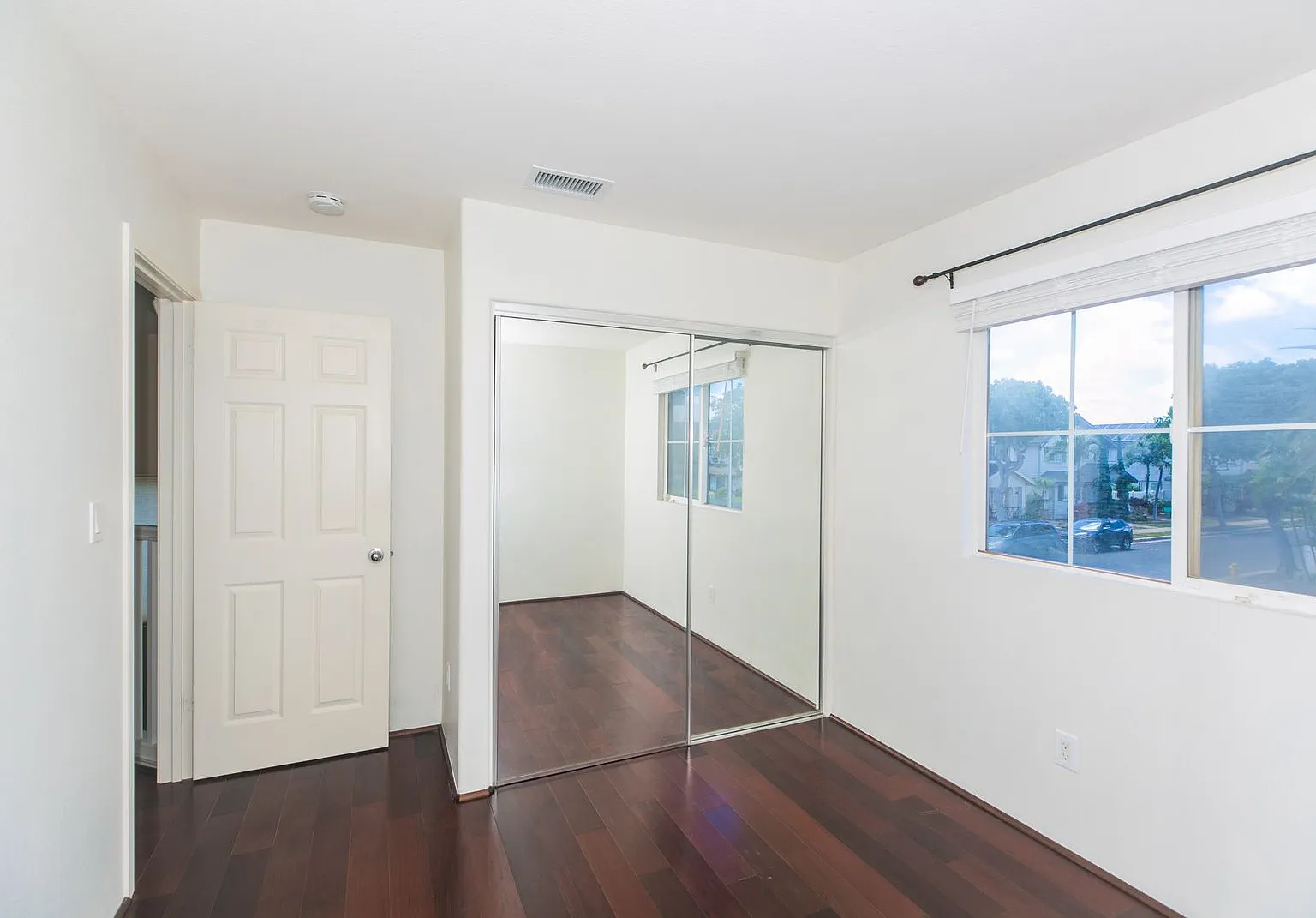 Pet Friendly Property Ocean Pointe: 3-bed, 2.5 bath single family home now available ! — Photo 2