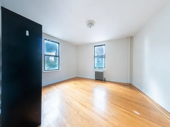 940 Street Nicholas's Avenue image 3 of 16