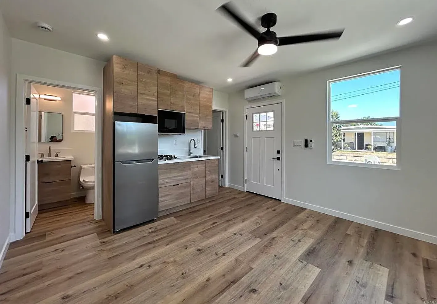 Studio, 300 sqft, $2,300 — Photo 1