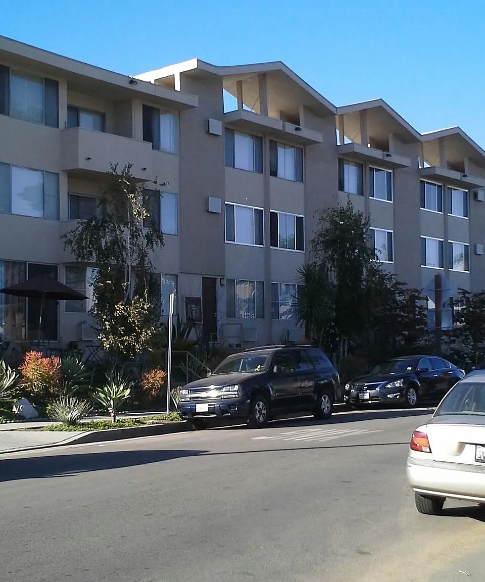 2405 S Corning St — Photo 3
