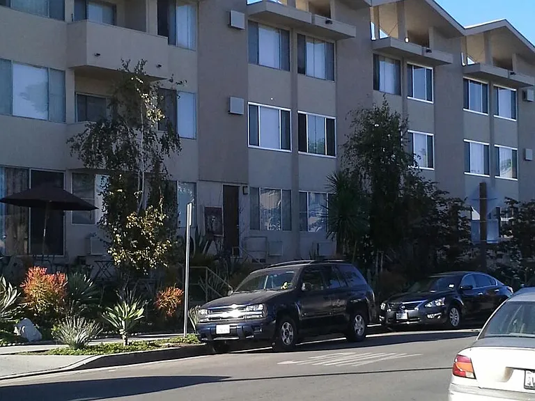 2405 S Corning St — Photo 3
