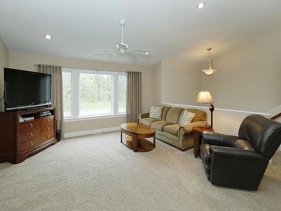3rd image of 6538 Annandale Dr