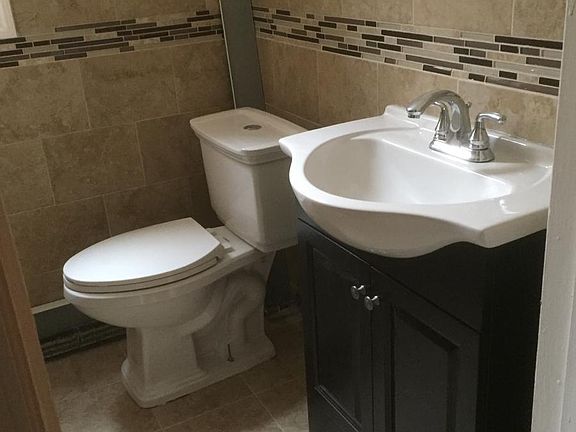 3rd image of 1059 Virginia Ave APT 2R