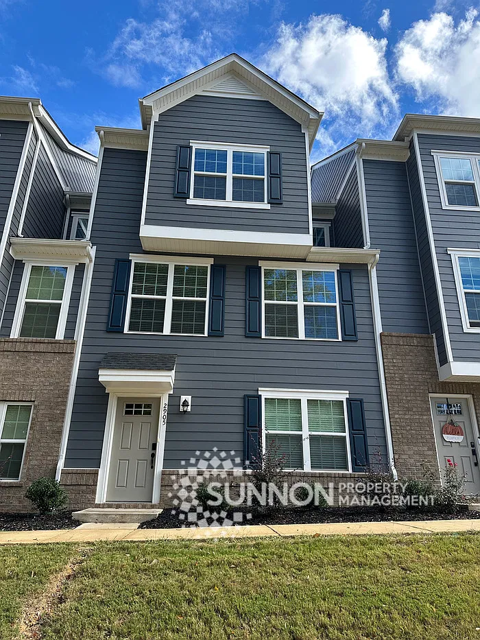 4 bed, 3.5 bath, 2123 sqft, $2,500 — Photo 1