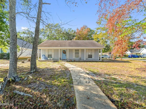 1711 S 1st St, Ocean Springs, MS 39564