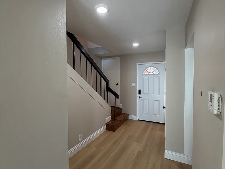115 Ascot Ct — Photo 10