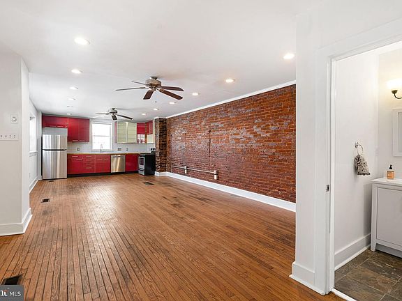 3rd image of 368 Daly St