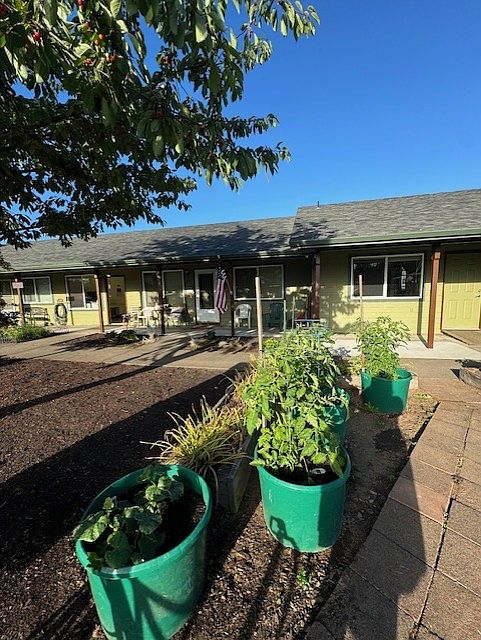 Front of unit
with community garden