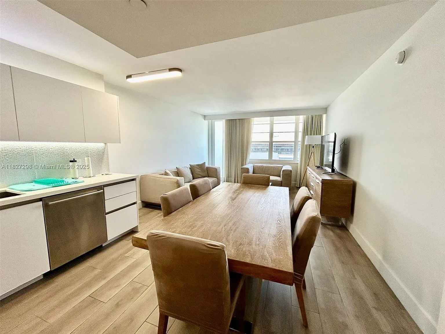 The Decoplage Condo — Photo 2