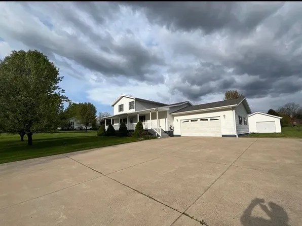 2259 Pondbrooke Dr, Hillsdale, MI 49242
