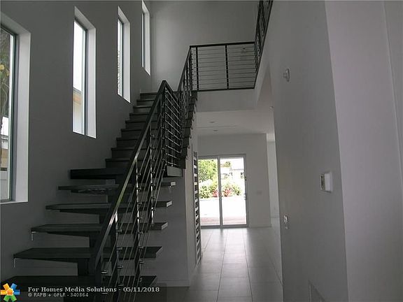 4th image of 1405 NE 5th St #1