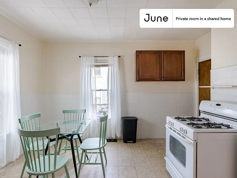 28 Charnwood Rd #D — Photo 9