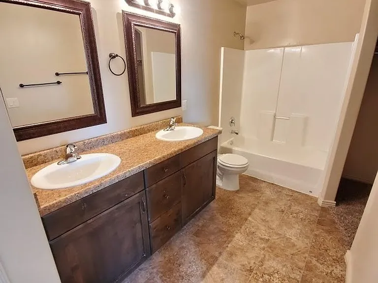 671 N Bluffview Cir — Photo 32