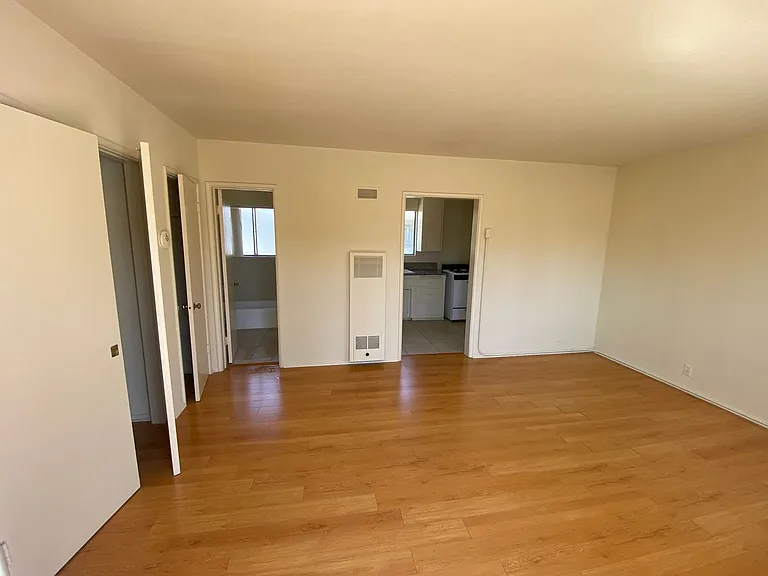 542-544 S Los Robles Ave — Photo 6