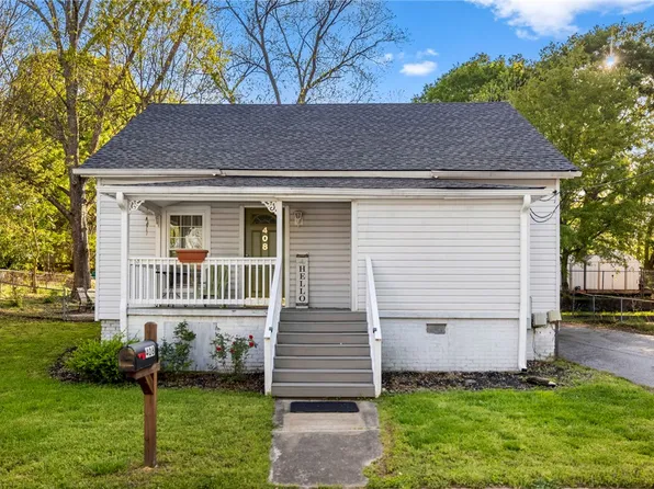 408 S 2nd St, Easley, SC 29640