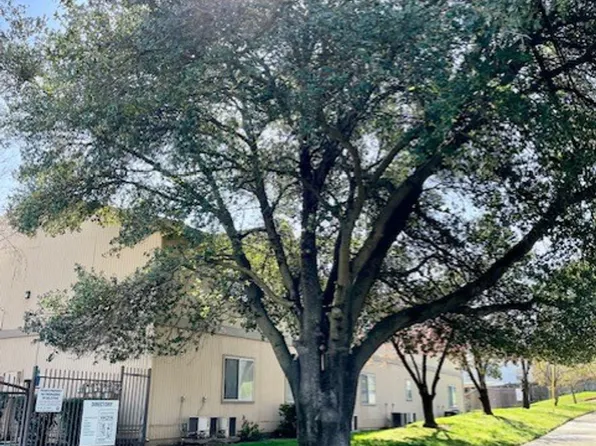 Hollister Apartment Complex