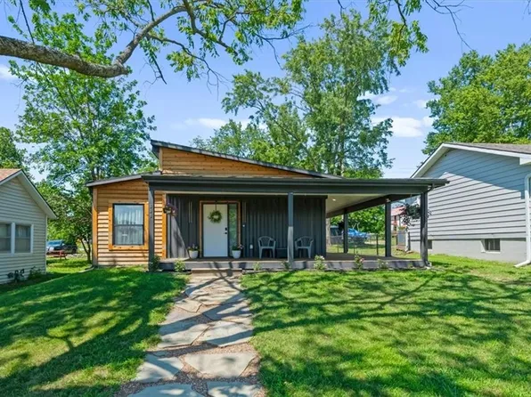 608 W Miami St, Paola, KS 66071