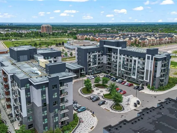 102 Grovewood Cmn #121, Oakville, ON L6H 0X2