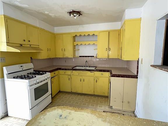 4th image of 608 Hackberry Ave